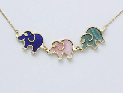 VCA

Collier en or 750 millièmes, composé...