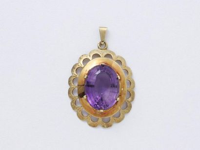 Pendentif en or 585 millièmes, ornée d'une...