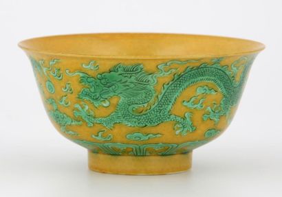CHINE

PETIT BOL en biscuit émaillé vert...