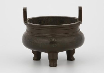 CHINE XIXème Siècle

BRÛLE-PARFUM tripode...