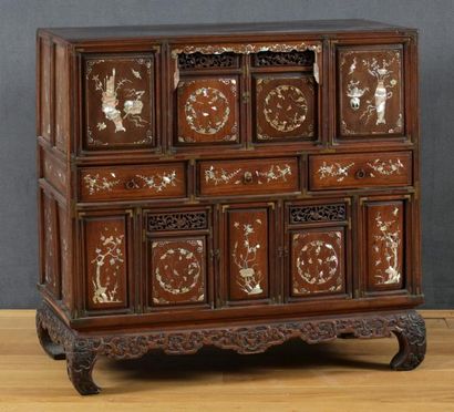 CHINE DU SUD Vers 1900

CABINET BAS à portes...