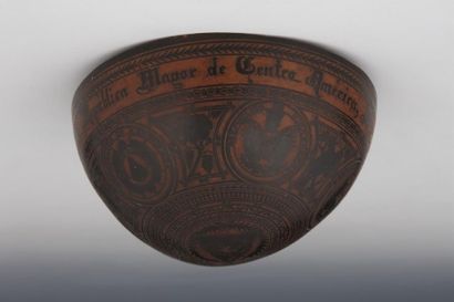 SALVADOR - Grande coupe commemorative gravée...