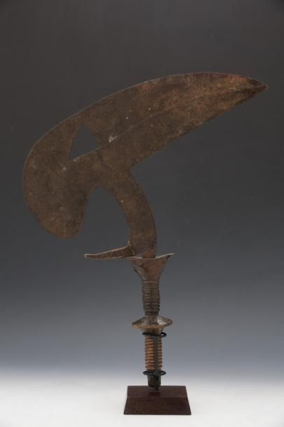 KOTA GABON - Très ancien couteau de jet,la...