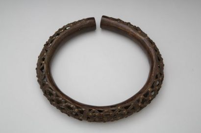 TIKAR CAMEROUN - Rare torque royal ou princier...