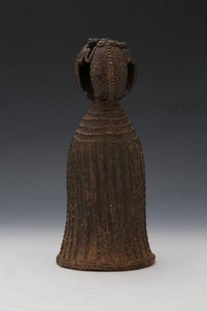TIKAR/BAMOUN CAMEROUN - Cloche en bronze...