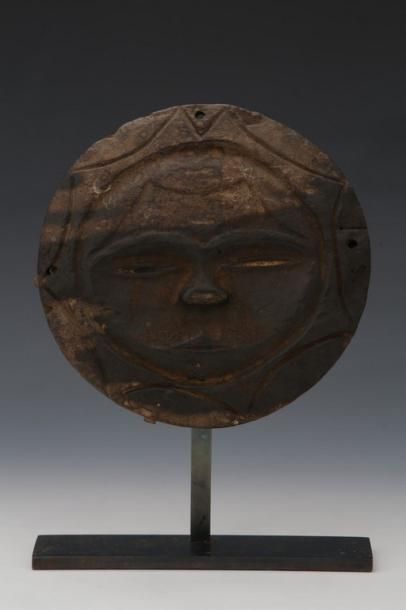 EKET NIGERIA - Masque de forme arrondie,...