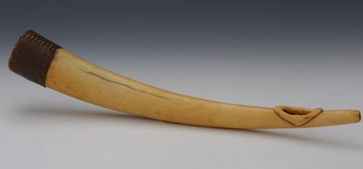 BAMILEKE CAMEROUN - Petit olifant en ivoire...