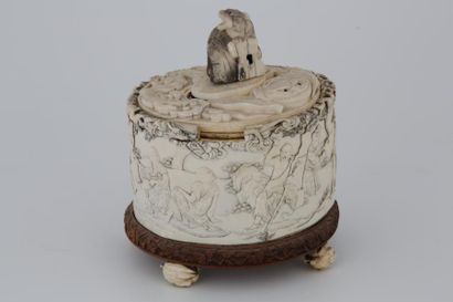 JAPON Période Meiji (1868-1912)

LARGE BOÎTE...
