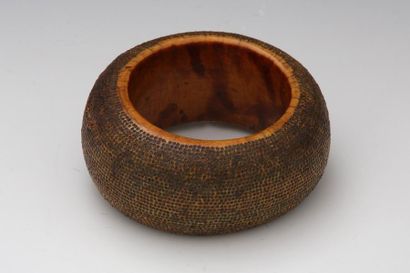 NUPE NIGERIA - Beau bracelet en ivoire décoré...