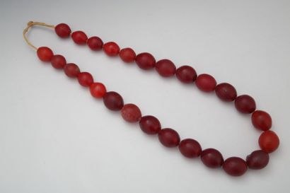 IGBO NIGERIA - Collier remonté de 26 olives...