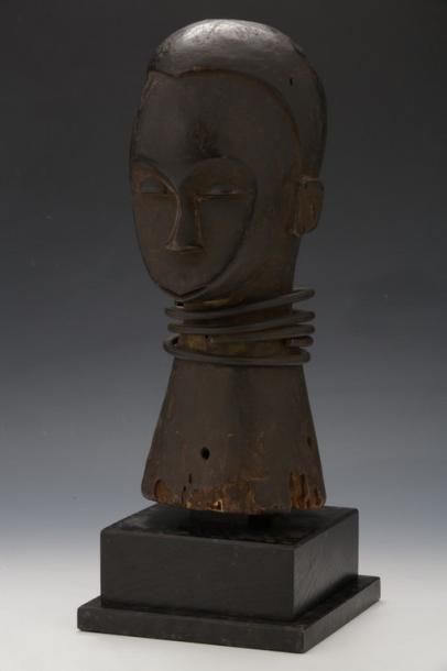 EKET NIGERIA - Cimier de danse sculpté d'un...