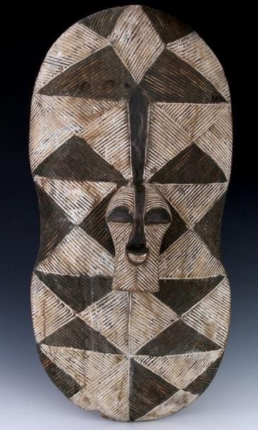 SONGYE	R.D.CONGO - Bouclier en bois décoré...