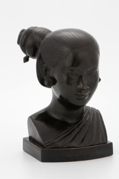 ECOLE INDOCHINOISE

Tête de jeune femme au...