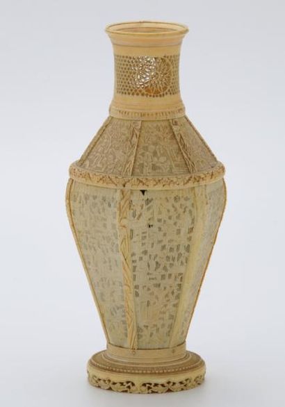 CHINE CANTON XIXème Siècle

VASE balustre...