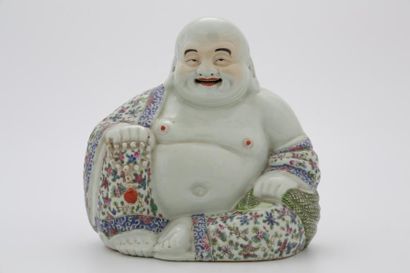 CHINE XXème Siècle

PUTAÏ tenant un chapelet...