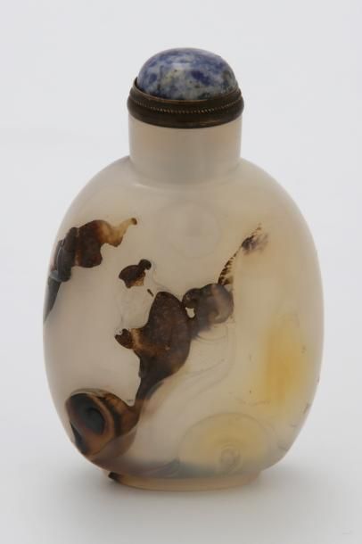 CHINE

FLACON TABATIÈRE en agate sculptée...