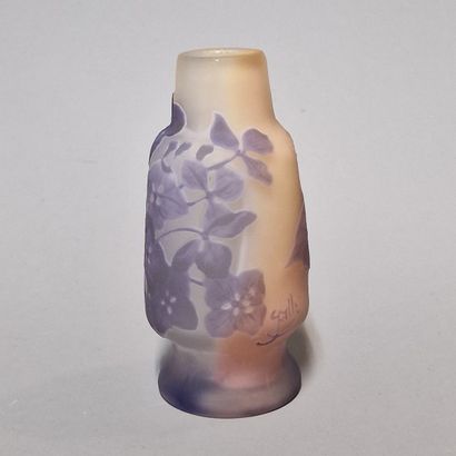 ETS GALLE - PETIT VASE BOBINE en verre mutlicouche...