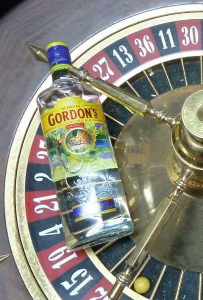 12 BOUTEILLES Gin comprenant :

- 9 bouteilles...