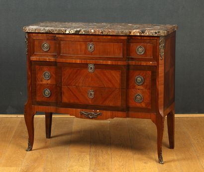 COMMODE A FACADE A RESSAUT CENTRAL de Style...