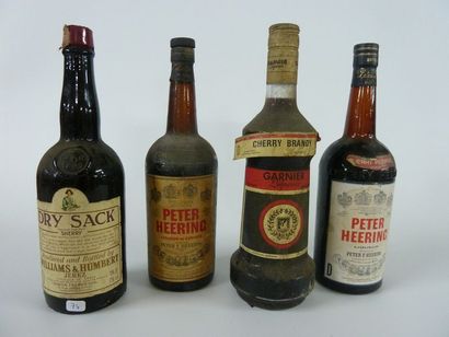 74/ LOT DE 4 BOUTEILLES de liqueur de cerise...
