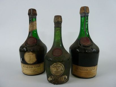 76/ LOT DE 3 BOUTEILLES de Bénédictine 

Deux...