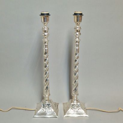 PAIRE DE GRANDS PIEDS DE LAMPE de Style Angleterre...