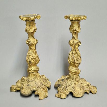 PAIRE DE BOUGEOIRS de Style Louis XV - Epoque...