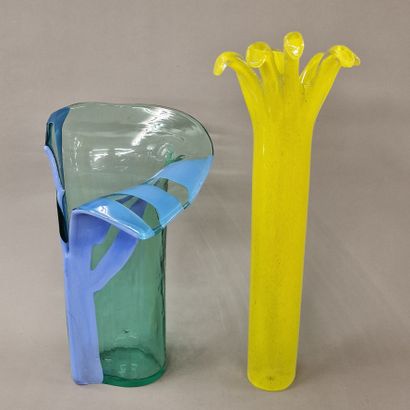 MURANO - DEUX VASES Modernes en verre coloré...