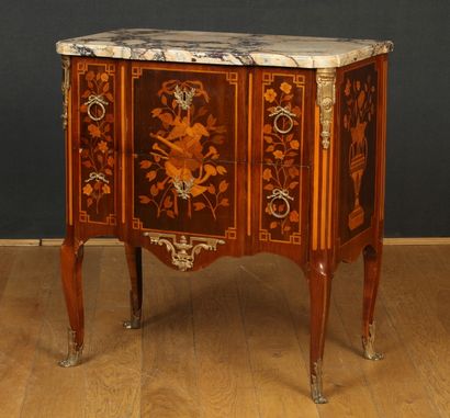 PETITE COMMODE à façade à ressaut de Style...
