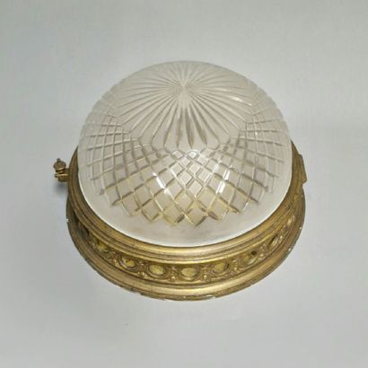 PLAFONNIER ROND A TROIS LUMIERES de Style...