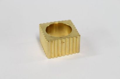 BAGUE striée de forme carrée Circa 1960 en...