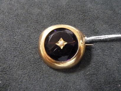 BROCHE BOUCLIER Fin XIXème en or jaune, pierre...