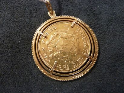 PIECE DE 100 PESOS Chili 1946 montée en pendentif

P....