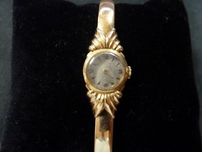 MONTRE DE DAME à bracelet rigide Circa 1950...
