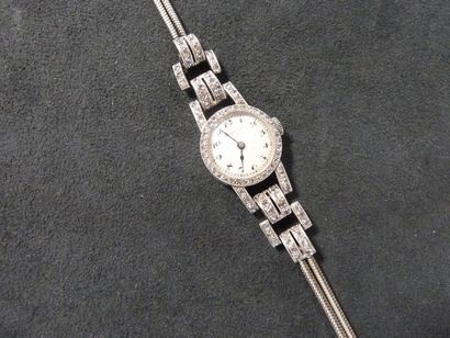 MONTRE BRACELET de dame Circa 1930 en or...