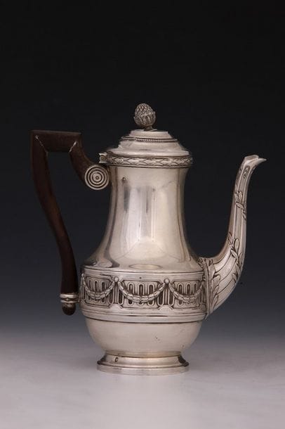 PETITE CAFETIERE en argent Minerve 950 Millièmes...