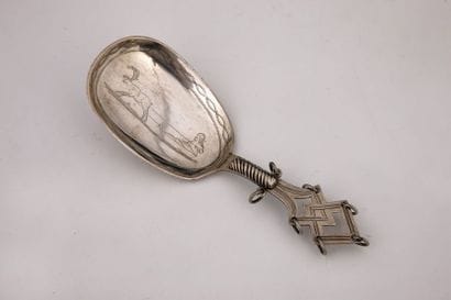 CUILLERE A THE en argent Suède 1904 

Le...