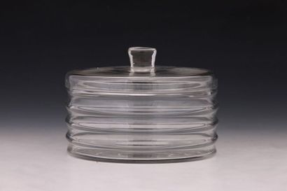BACCARAT - BOITE A BISCUIT en cristal moulé...