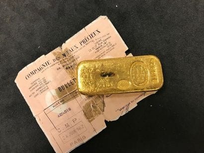 1 LINGOT D'OR n° 425518

Poids or. 997.2...