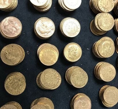 LOT DE 100 pièces en or 20 Francs

Napoléon...