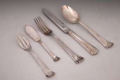 MENAGERE DE COUVERTS ET COUTEAUX 175 PIECES...