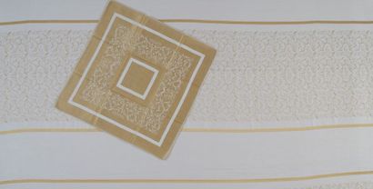 D. PORTHAULT - GRANDE NAPPE ET SES 18 SERVIETTES...