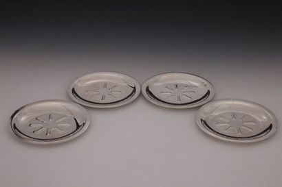 UDNER - SUITE DE 4 DESSOUS DE CARAFE en métal...