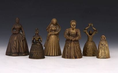 6 CLOCHETTES DE TABLE en bronze Fin XIXème...