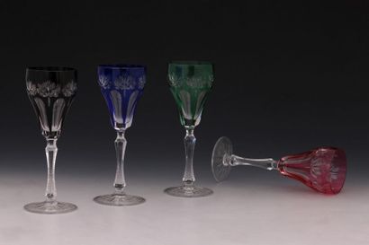 BOHEME - SUITE DE 11 VERRES A VIN DU RHIN...