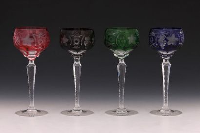 BOHEME - SUITE DE 8 VERRES A VIN DU RHIN...