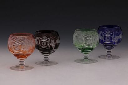 BOHEME - SUITE DE 8 VERRES BALLON A ALCOOL...