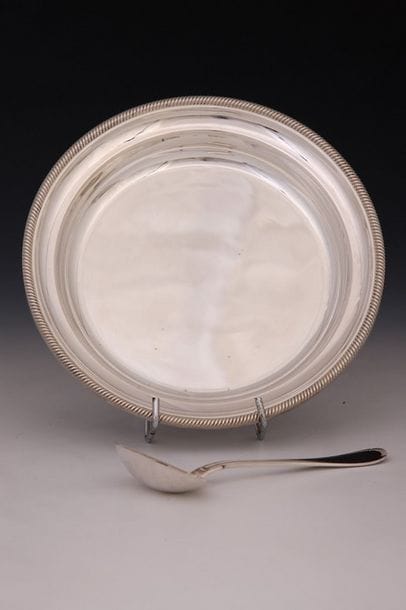 ASSIETTE ET CUILLERE A BOUILLIE en argent...