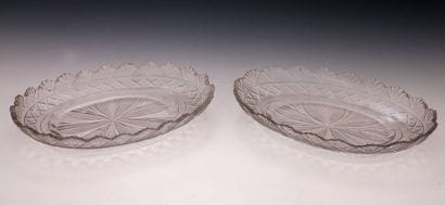 PAIRE DE RAVIERS en cristal taillé du XIXème...