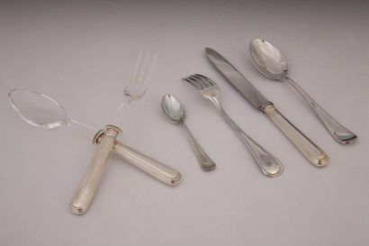 MENAGERE DE COUVERTS ET COUTEAUX 77 pièces...